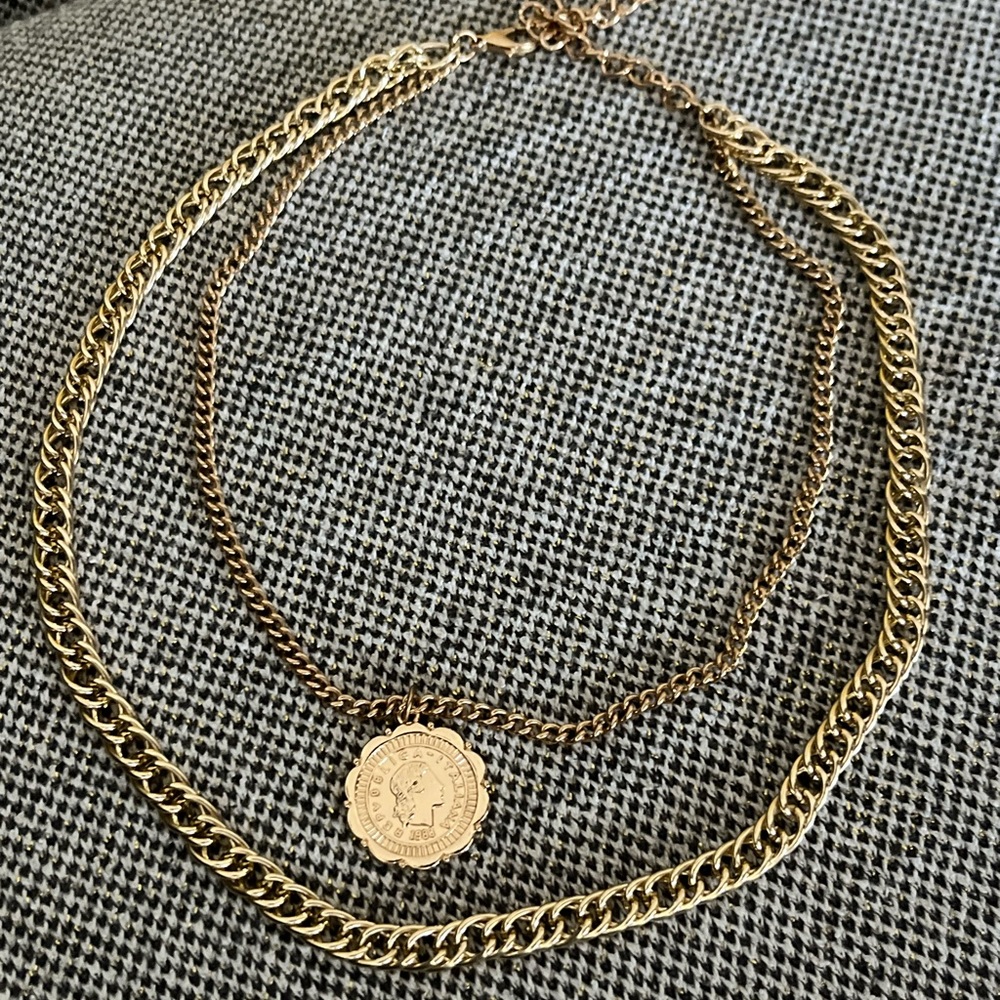 A full set of gold/silver jewelry